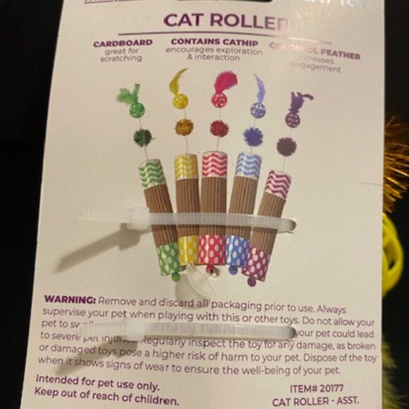 Multipet: Yellow Cat Roller w/ a bell, and a feather - Picture 4 of 6